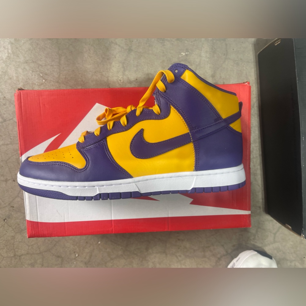 Nike dunk sz 13 Lakers